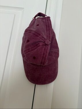 Burgundy vintage baseball hat